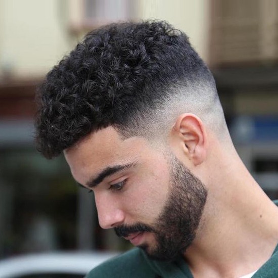 corte de cabelo ondulado curto masculino