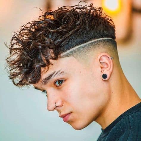 Moicano cabelo hot sale cacheado masculino