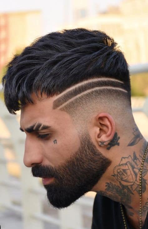 Cabelo crespo com riscas de navalha para 2020  Mens haircuts fade,  Haircuts for men, Beard hairstyle