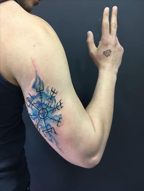 tatuagem vikin pequenas